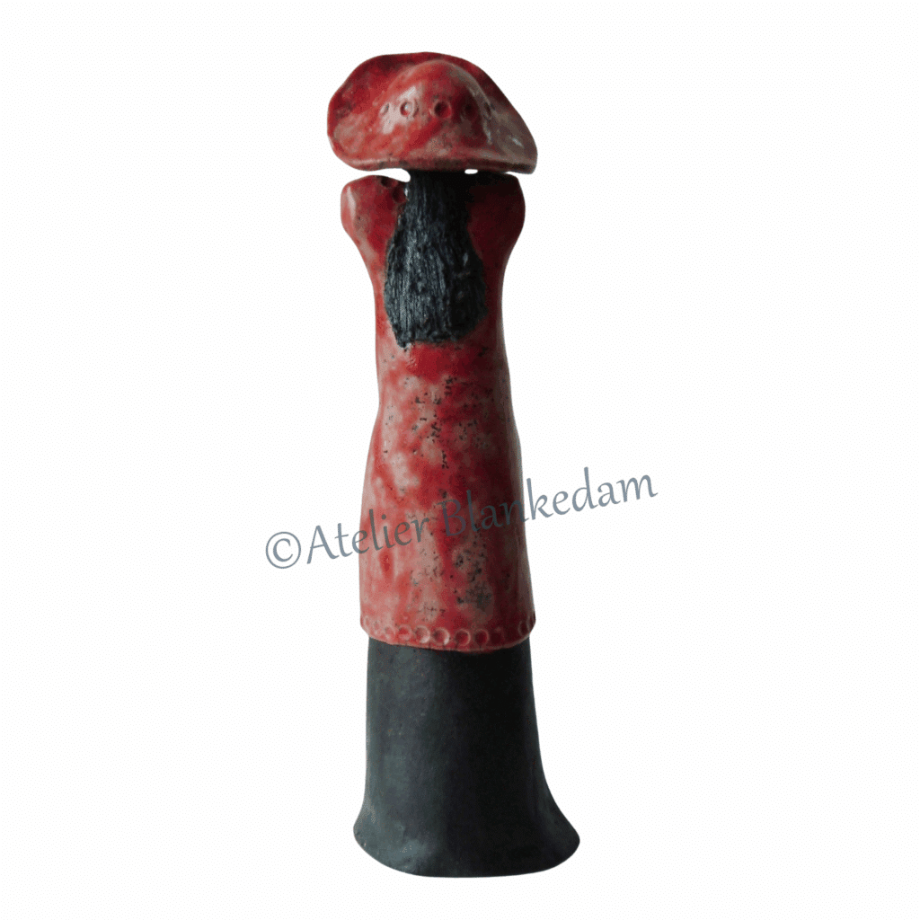 Rode dame Atelier Blankedam Keramiek rood hoed