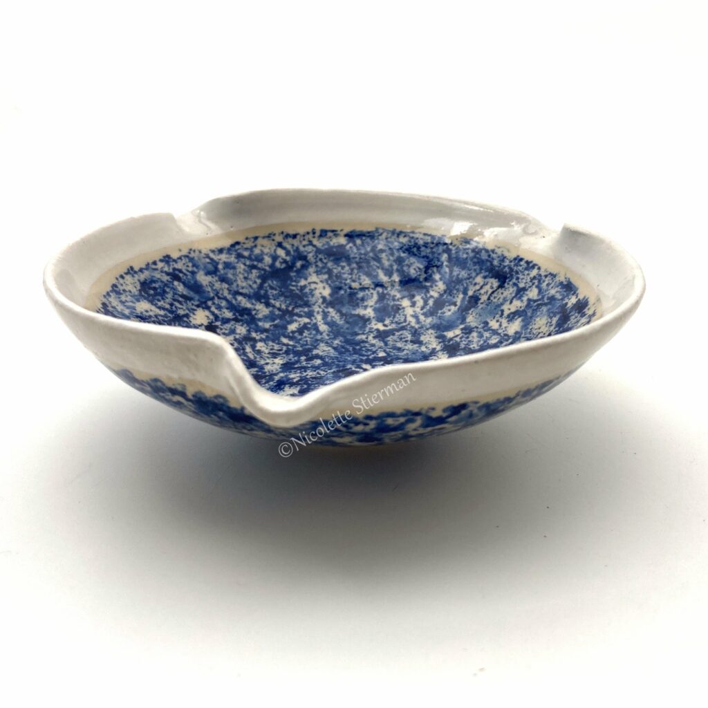 Schaaltje blauw gesponst