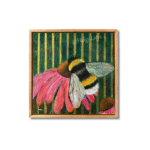 Een zoemende hommel rust op roze echinacea – strepen van groen en goud vieren kleur en leven. Stripes 40 x 40 cm 210 - handgemaakt door HelgaLiefs Ward's art schilderij