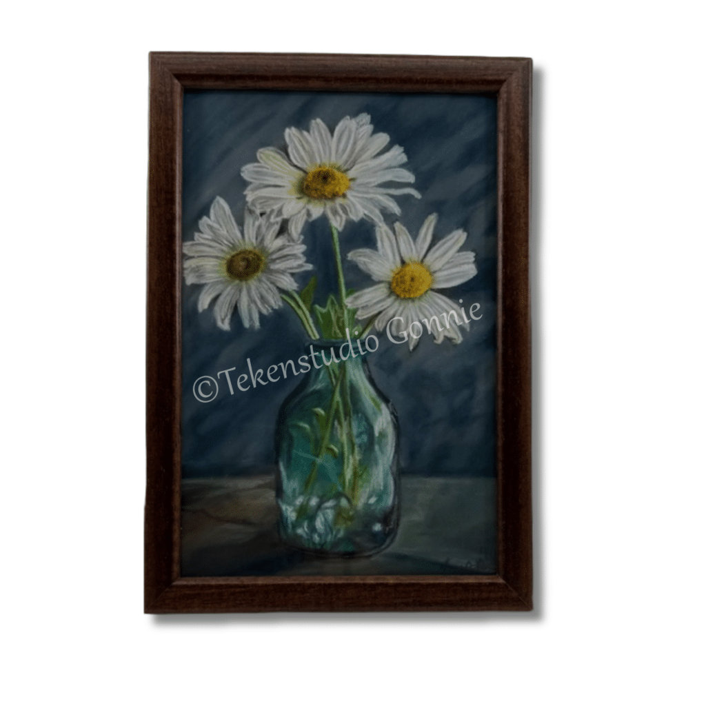 5712 Margriet op vaas 17 x 24 cm 89.50 - handgemaakt door Tekenstudio Gonnie tekening wit geel groen Ward's art
